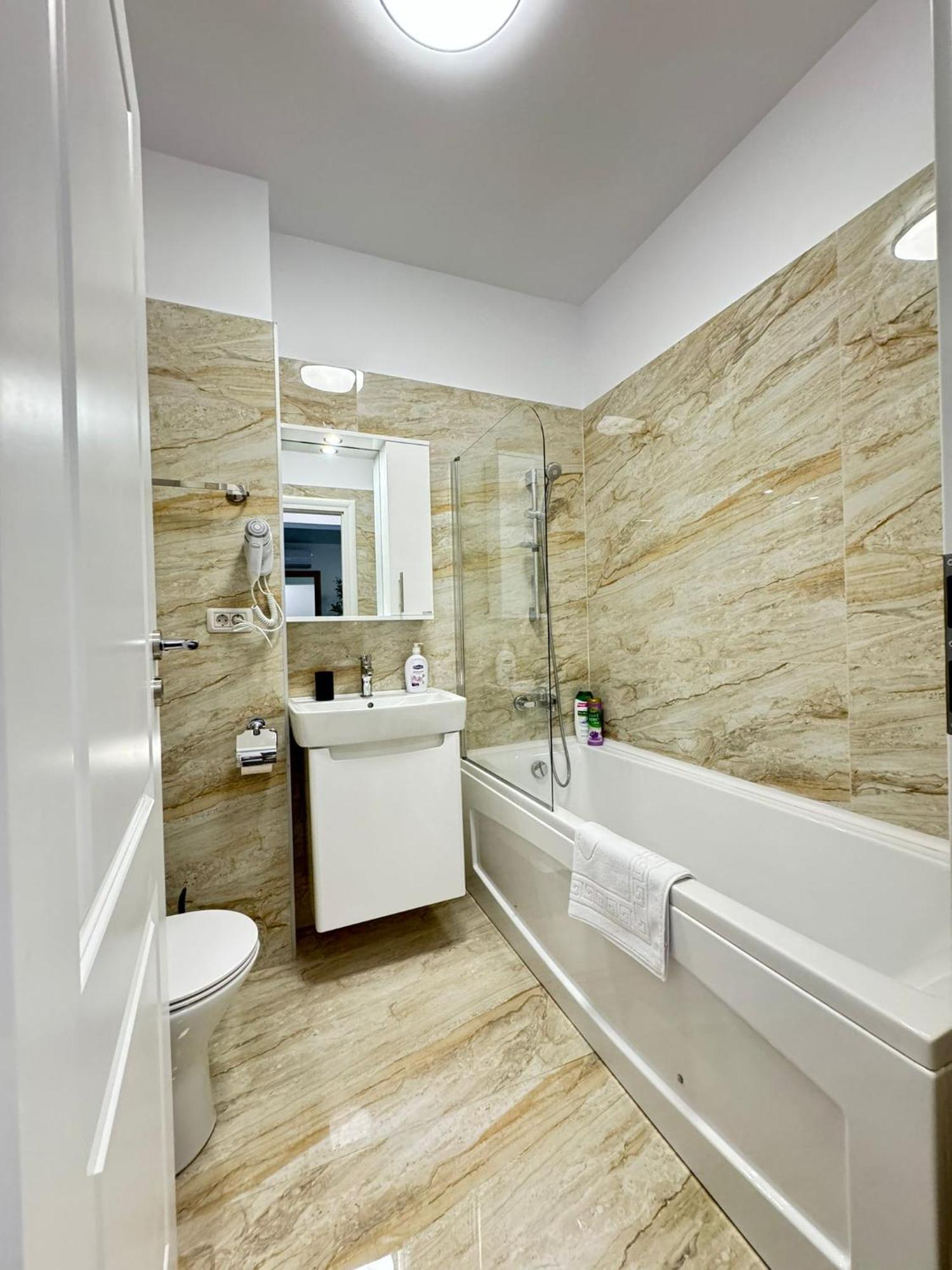 Luxury Glam Apartments Central Adress Bucuresti With Parking エクステリア 写真